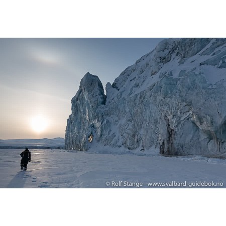 Reiseführer: Spitsbergen - Svalbard (Englisch). Foto: Gletscherfront, Motorschlittentour Ostküste Spitzbergen