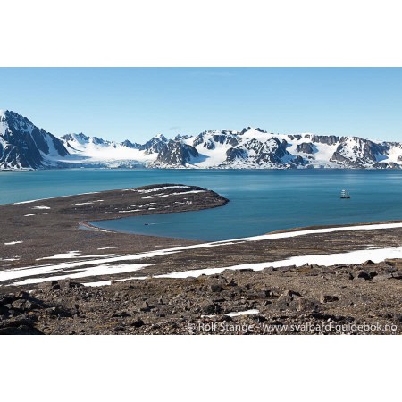 Spitsbergen – Svalbard.
Comprehensive guidebook. 
Illustration: Alicehamna / Bruceneset, Raudfjord.