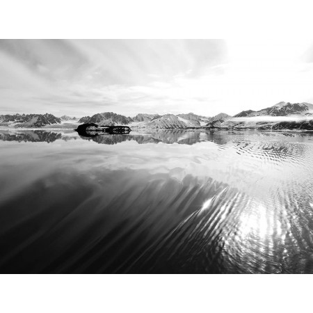 Spitzbergen Svalbard. Monochrom Bildband von Nadine Hugo. Fjordlandschaft, Gletscher.