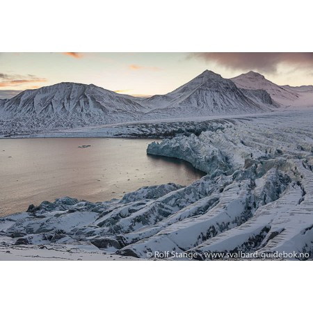 Spitsbergen – Svalbard.
Comprehensive guidebook. 
Illustration: glacier front, Fridtjovbreen, Bellsund