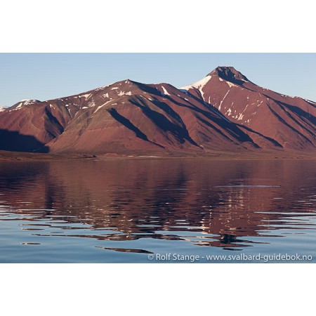 Svalbard - Norge nærmest Nordpolen. Norwegian Svalbard guidebook. Illustration: Woodfjord, landscape and geology (Old Red)