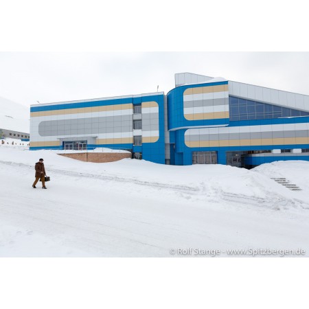 Spitzbergen-Svalbard: Spitzbergen-Reiseführer (tysk). Kulturhuset i Barentsburg.