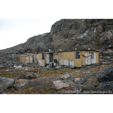 Spitzbergen-Svalbard: Spitsbergen-guidebook (German). War weather station Haudegen. Wordiebukta, Nordaustland
