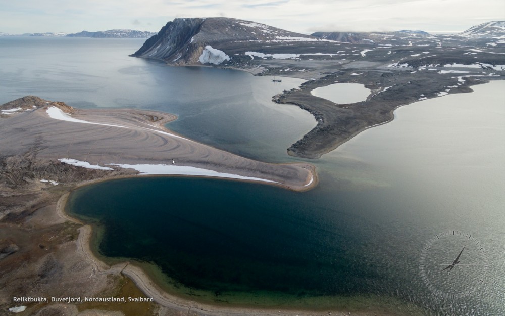 Skjermsparer: Aerial Arctic. Nordaustlandet, Svalbard.