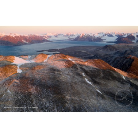 Skjermsparer: Aerial Arctic. Danskøya, Spitsbergen.