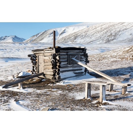 Svalbardhytter: the companion book for the poster. 60 Spitsbergen huts