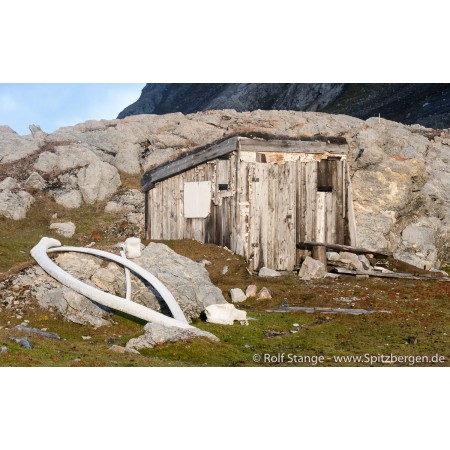 Svalbardhytter: the companion book for the poster. 60 Spitsbergen huts